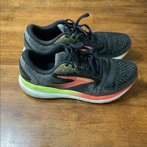 Brooks Men's Black and Red Athletic Shoes